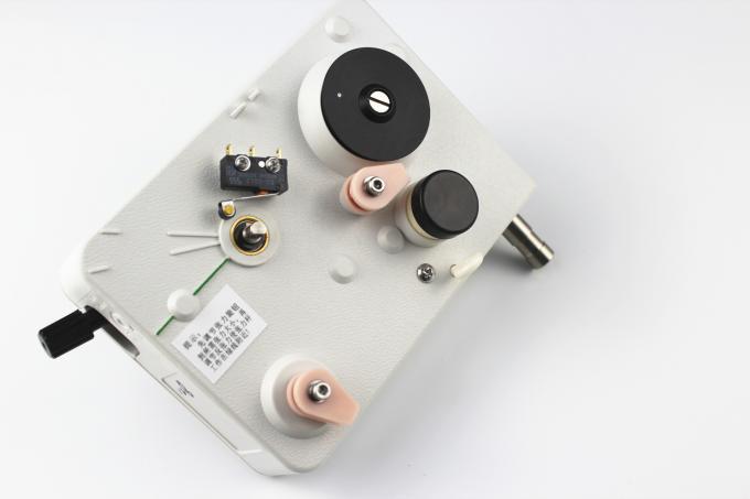 Weißer Spulen-Wicklungs-Spanner, der in der vollen automatischen Fertigungsstraße der Spule arbeitet